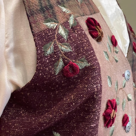 Retro 80’s does 1930’s Vest 🤍 - Picture 6 of 12